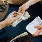 Hvordan du lærer dit barn at administrere lommepenge