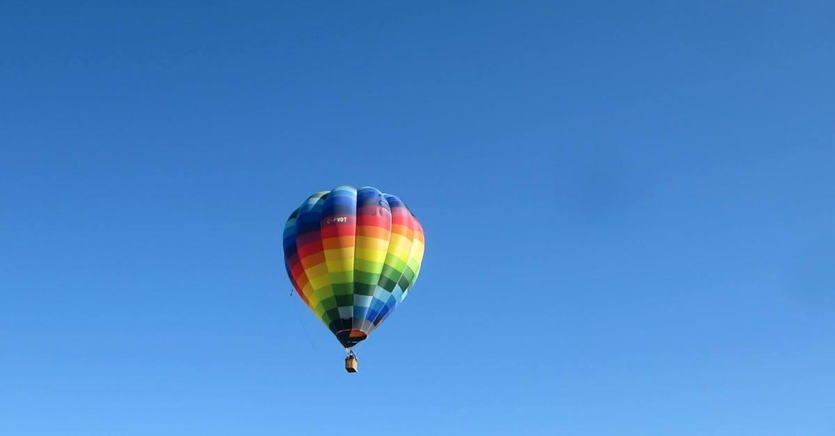 Luftballon tur – en romantisk rejse over Silkeborgs søer og skove, når du besøger Knudstrup Kro og Hotel